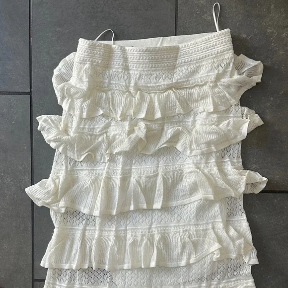 Elegant Cream Ruffled Skirt Set - Picture 2 of 4